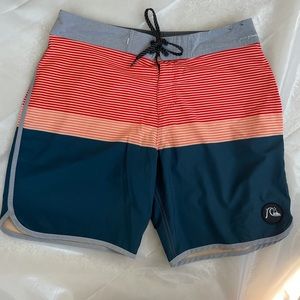 Mens Quiksilver Boardshorts size 33
